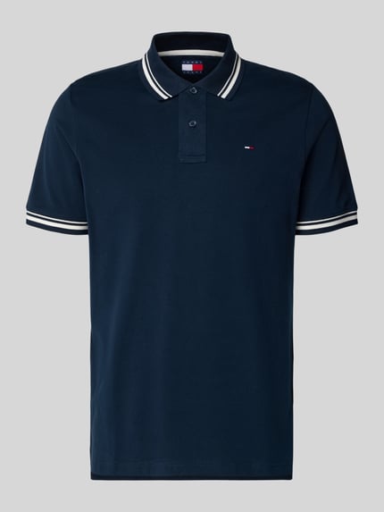 Productfoto, Regular Fit Poloshirt uit puur katoen van Tommy Jeans in effen donkerblauw met polokraag, korte mouwen, logo-stiksel, jersey structuur, 2-knoopsluiting