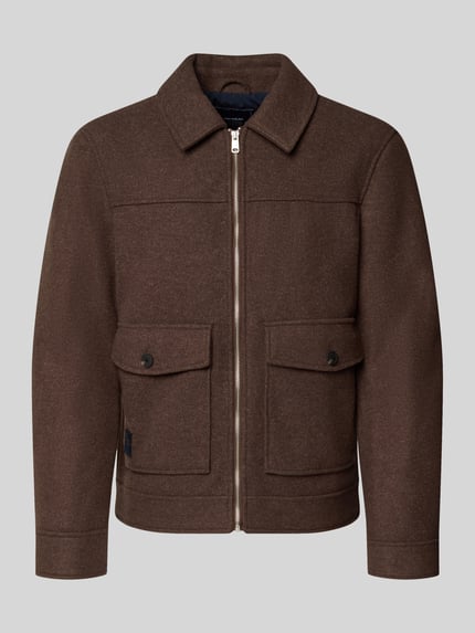 Produktfoto, braune Regular Fit Jacke mit Viskose-Anteil von MCNEAL, Umlegekragen, aufgesetzte Taschen, Logo-Patch, Reißverschluss, strukturierte Textur
