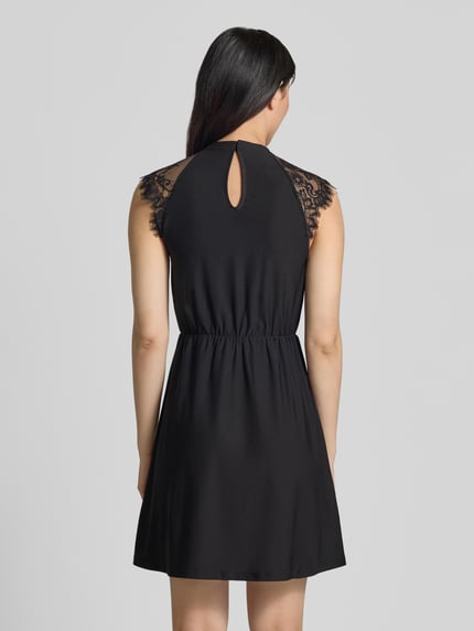VERO MODA Tailliertes Freizeitkleid mit Spitzenbesatz Modell 'MILLA' Black 5