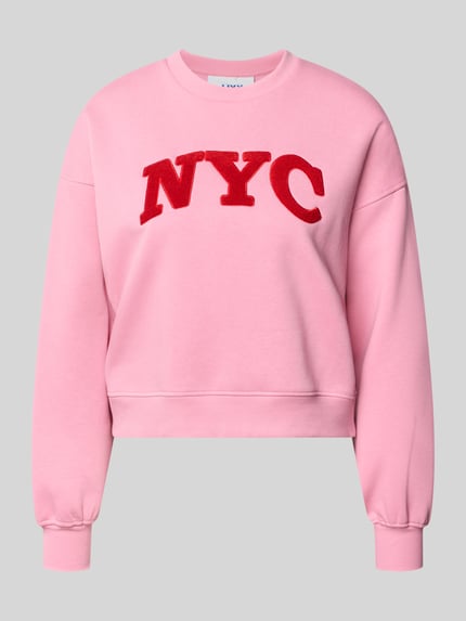 Produktfoto, Relaxed Fit Sweatshirt aus Baumwoll-Mix Modell 'Tatum' von JJXX in Rosa mit rotem Statement-Patch, Rippbündchen, Rundhalsausschnitt