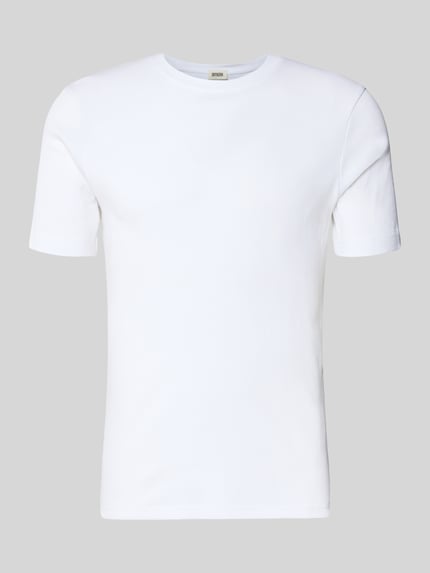 Produktfoto, weißes T-Shirt mit Rundhalsausschnitt Modell 'ENIL' von Drykorn aus reiner Baumwolle, Slim Fit, glatte Textur, neutrale Farben.