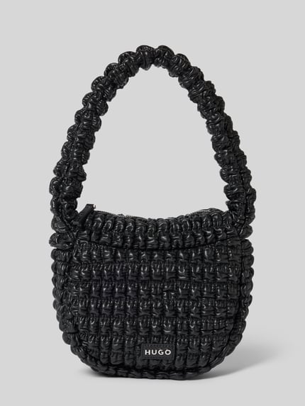 Produktfoto, schwarze Henkeltasche mit Label-Applikation Modell 'Mhati' von HUGO, unifarbene Lederoptik, quadratische Form, texturierte Oberfläche