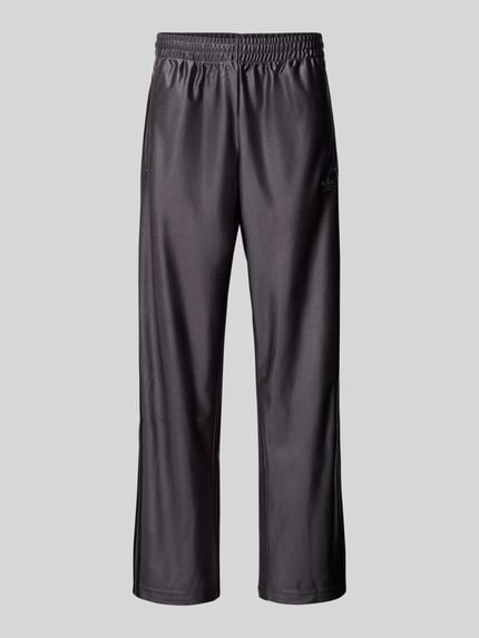 Productfoto, Jogpants met Label-Stitching model 'FIREBIRD' van adidas Originals, regular fit, elastische taille, grijs, gladde textuur.