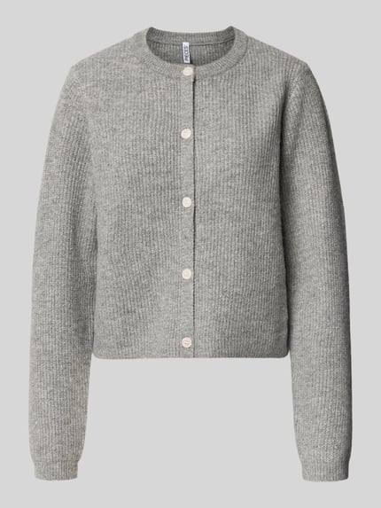 Produktfoto, graue Strickjacke mit Woll-Anteil Modell 'SILLY' von PIECES, Damen Strickjacke, weiche Textur, gerade Form, Frontansicht