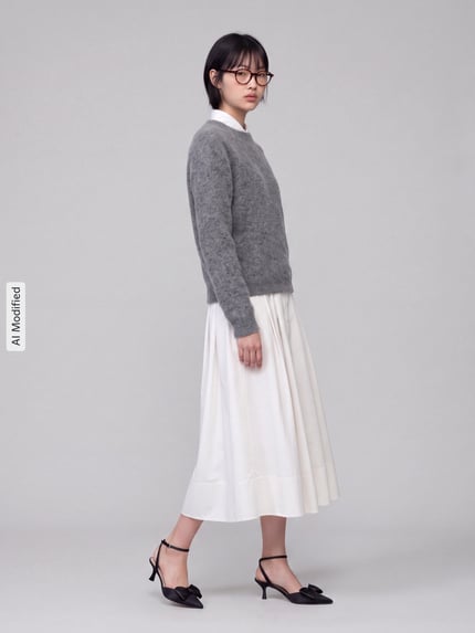 Vrouwenmodel draagt grijze Regular Fit Pullover uit mix van scheerwol en kasjmier model 'DECO' van Weekend Max Mara, Dames pullover, zijaanzicht, KI-modificeerd beeld