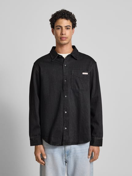 Calvin Klein Jeans Koszula jeansowa o kroju regular fit z naszywką z logo model ‘Classic’ Czarny 4