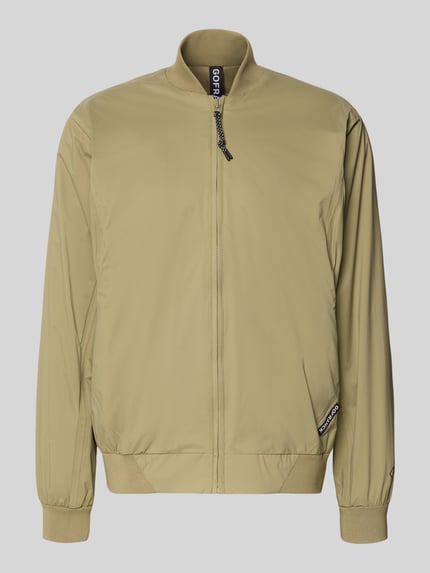 Produktfoto, Blouson mit Label-Detail Modell 'MILD' von GOFRANCK w kolorze beżowym, zamek błyskawiczny, ściągacze, prosty krój, długość tyłu w rozmiarze M 70 cm, szerokość ramion w rozmiarze M 45 cm, szerokość klatki piersiowej w rozmiarze M 63 cm, długość rękawa w rozmiarze M 71 cm