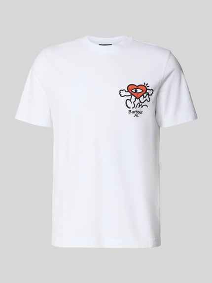 Produktfoto, weißes Regular Fit T-Shirt aus reiner Baumwolle von Barbour mit Herz-Motiv und kleinem Aufdruck, glatte Struktur