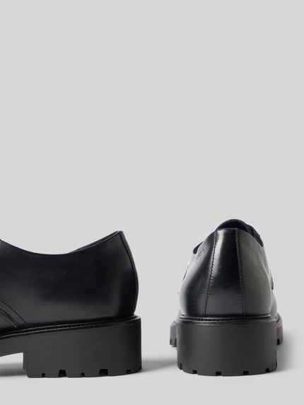 Produktfoto, glänzendes schwarzes Leder, strukturierte robuste Sohle, Loafer aus echtem Rindsleder Modell 'KENOVA' von Vagabond, Damen Loafer von Vagabond