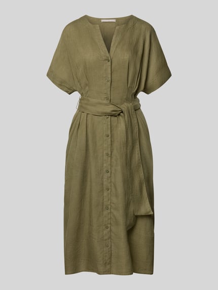 Produktfoto, Midikleid aus reinen Leinen mit Tunika-Ausschnitt Modell 'Soli' von Christian Berg Woman Selection, oliwkowy kolor, taliowany krój, krótki rękaw, pełna listwa guzikowa, odpinany pasek, długość pleców w rozmiarze 36: 117 cm, szerokość w rozmiarze 36: 50 cm, długość rękawa w rozmiarze 36: 22 cm, gładka tekstura