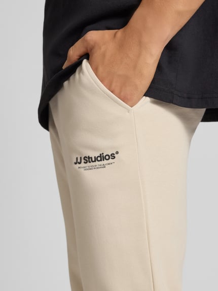 JACK & JONES Spodnie dresowe w kroju regular fit z elastycznym pasem model 'KANE' Beżowy 3