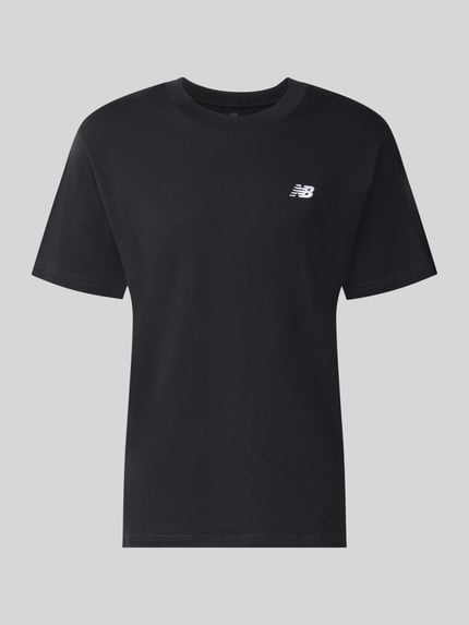 Produktfoto, T-Shirt mit Label-Stitching Modell 'ESSENTIALS' von New Balance, reine Baumwolle, schwarz, gerader Schnitt, Rundhalsausschnitt.