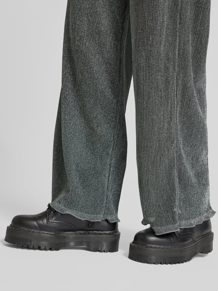 PIECES Wide Fit Plisseehose mit Effektgarn Modell 'ROYA' Hellgrau 3