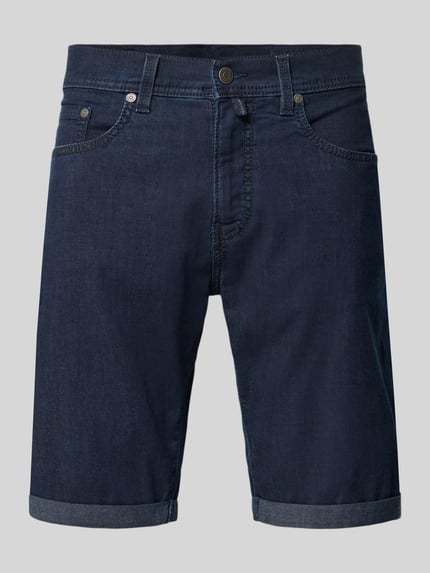 Produktfoto, Jeansshorts mit Label-Detail von Pierre Cardin aus dunkelblauem Baumwoll-Mix mit Stretch-Anteil, Regular-Fit, Eingrifftaschen, Umschlag, Bundweite 42 cm, Innenbeinlänge 26 cm, Größe 32.