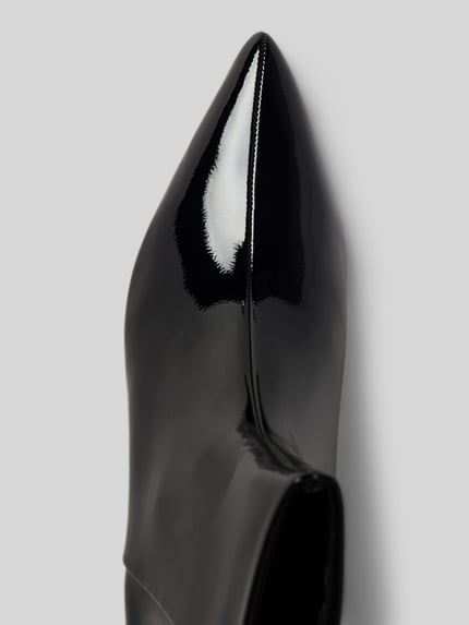 Productfoto, Stiefeletten in Leerlook van BIANCO, zwarte gladde kleur, spitse pasvorm, naaldhak, gladde zool, maat 40: hakhoogte 7 cm, schachthoogte 15 cm, schachtbreedte 13 cm