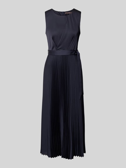 Produktfoto, Cocktailkleid mit Plisseefalten von Vera Mont, dunkelblau, tailliert, Midilänge, Rundhalsausschnitt, Drapierungen, Taillenband