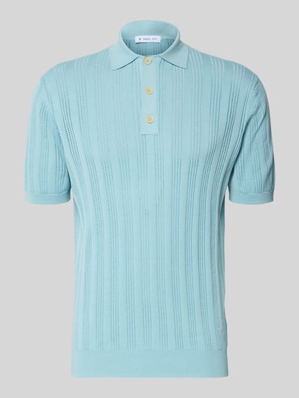 Produktfoto, Slim Fit Poloshirt mit Knopfleiste von Manuel Ritz, Herren Strickshirt aus Reine Baumwolle mit Strukturmuster in Hellblau.