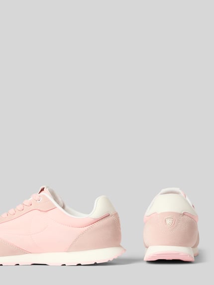 Produktfoto, Sneaker mit Logo-Detail Modell 'Swink' von Blauer USA, Rosa mit Weiß, abgerundete Passform, Schnürverschluss, profilierte Sohle, Absatzhöhe 2 cm, Schafthöhe 8 cm, Schaftweite 9 cm, glatte und strukturierte Texturen