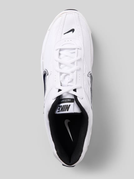Produktfoto, Herren Sneaker mit Logo-Detail Modell 'Initiator' von Nike in Weiß mit schwarzem Logo, abgerundete Passform, Schnürverschluss, Absatzhöhe 6 cm, Schafthöhe 6 cm, Schaftweite 6 cm, texturierte Oberfläche