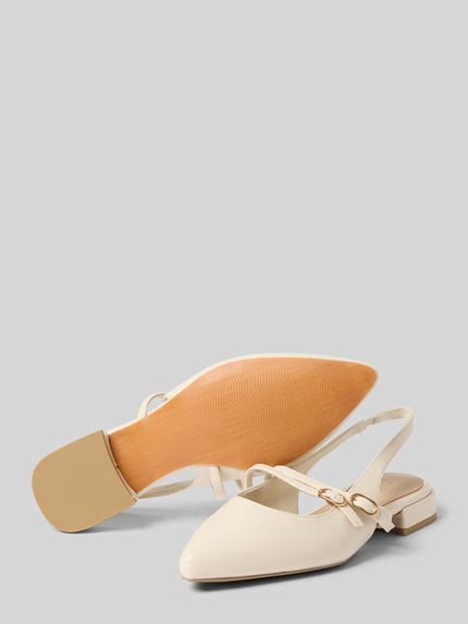 Produktfoto, Slingback Ballerinas mit Blockabsatz und Riemchen von Marco Tozzi in creme, spitz zulaufende Form, leicht strukturierte Sohle, Absatzhöhe: 3 cm, Größe 40