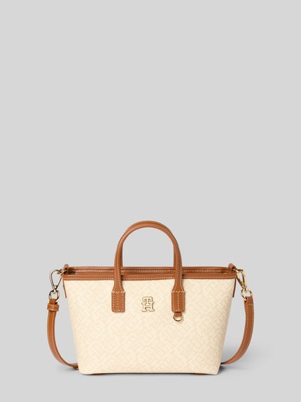 Produktfoto, Henkeltasche mit Logo-Applikation Modell 'MONOPLAY' von Tommy Hilfiger in Unifarben Optik mit Allover-Muster, Kunstleder, Tragehenkel, abnehmbarer Schulterriemen, Reißverschluss, Hauptfach, Logo-Applikation.