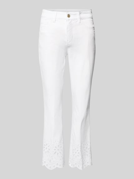 Productfoto, witte dames broek met ajourwerk, steekzakken, verkorte pasvorm, model 'KICK' van MAC, maat 36 bandwijdte 41 cm, binnenbeenlengte 68 cm