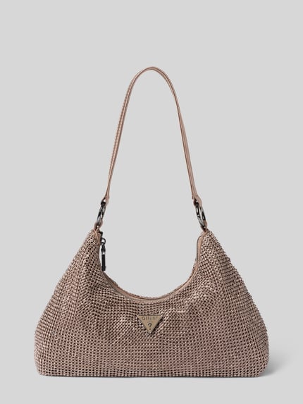 Produktfoto, Shoulder Bag mit Strassstein-Besatz von GUESS, braune Töne, dreieckiges Logo, strukturierte Oberfläche, Damen Schulterriemen, Hauptfach mit Reißverschluss, Maße: 20x16x8 cm, Riemenlänge 42 cm