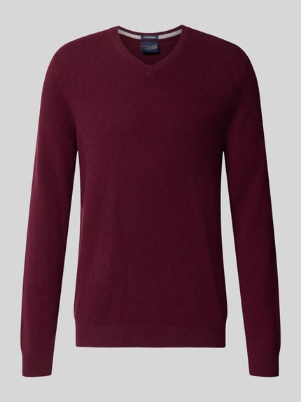 Produktfoto, Strickpullover aus Kaschmir mit V-Ausschnitt van Christian Berg Men voor Heren in regular fit, bordeauxrood, fijngebreide textuur, Ruglengte bij maat M 71 cm, Mouwlengte bij maat M 71 cm.