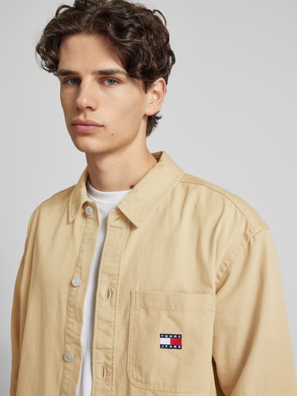 Tommy Jeans Kurtka koszulowa o kroju regular fit z nakładanymi kieszeniami Beżowy 3