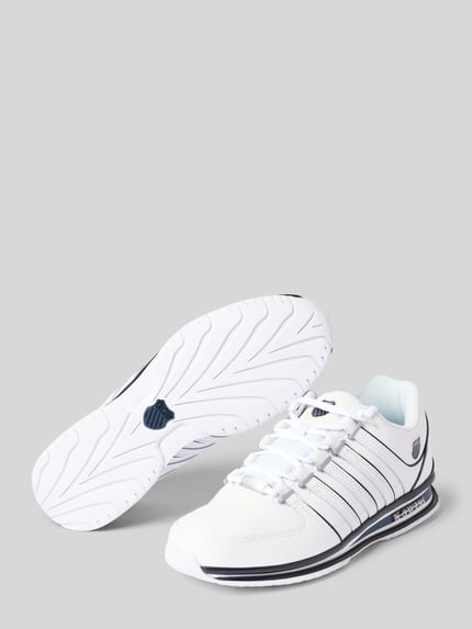 Produktfoto, Sneaker aus Leder mit Label-Details Modell 'Rinzler' von K-SWISS, białe sneakersy z powlekaną skórą, zaokrąglony kształt, wyprofilowana podeszwa, wiązanie, detale z logo, wysokość obcasa w rozmiarze 44: 3 cm, wysokość cholewki: 9 cm, szerokość w rozmiarze 44: 9 cm