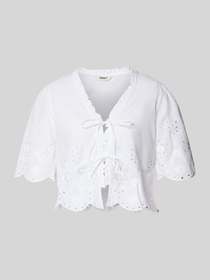 Produktfoto, Regular Fit Bluse aus reiner Baumwolle Modell 'MIFFY' van Only in effen wit met ajourwerk, popeline textuur, korte mouw, striksluiting.