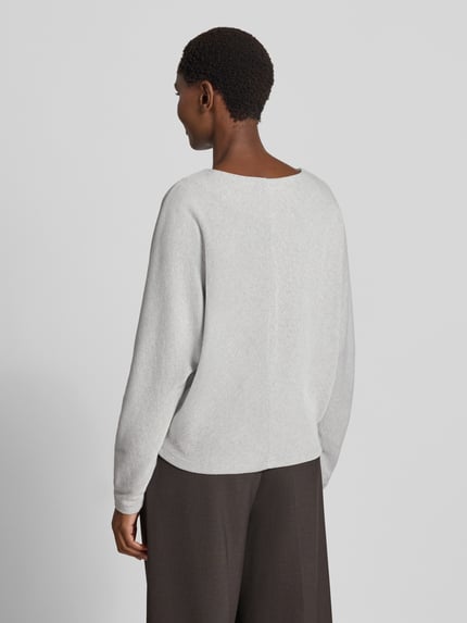 Vrouwenmodel draagt lichtgrijs Sweatshirt met U-boothals model 'Kerika' van someday, katoenmix, loose fit, rugaanzicht
