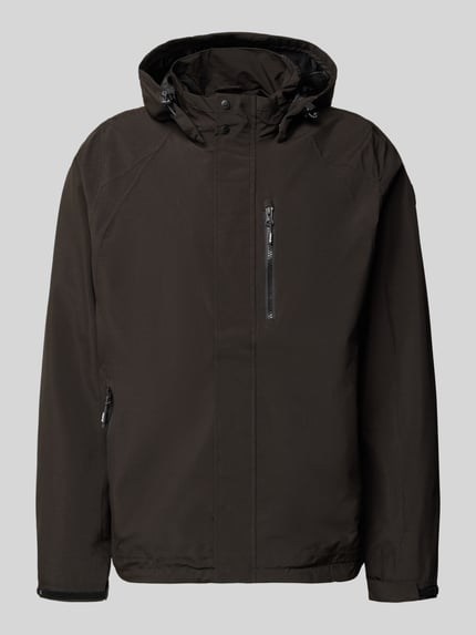 Produktfoto, schwarze Herren Jacke mit Kapuze, Tunnelzug, Napoleontasche, Ärmelriegel, Reißverschluss, Modell 'KOS' von Killtec