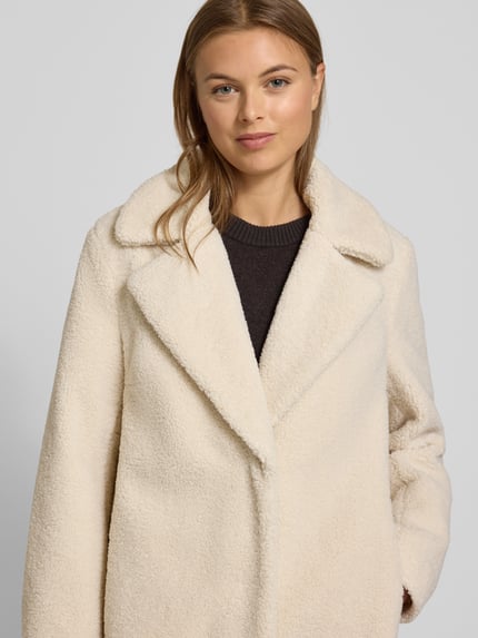 Christian Berg Woman Selection Mantel aus Teddyfell mit Reverskragen Offwhite 3