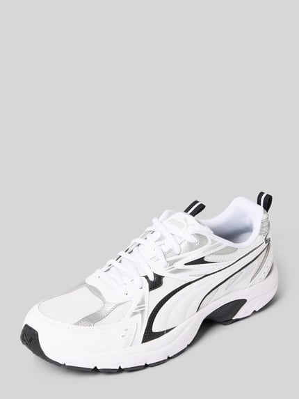 Productfoto, witte sneakers met zwarte en zilveren details, glanzende textuur, Sneaker met Label-Print model 'Milenio' van PUMA, Heren