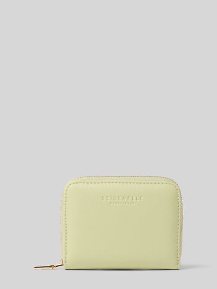 Productfoto, lichtgele leren portemonnee Seidenfelt Portemonnaie aus Leder mit Label-Prägung Modell 'YLVA', gecoat leer, hoofdvak met ritssluiting, label in reliëf, ritsvak binnenin, diverse steekvakken.