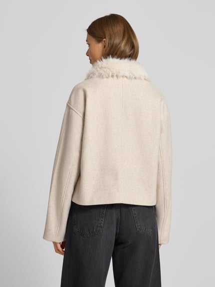 VILA Kurtka teddy o kroju regular fit z obszyciem ze sztucznego futra model 'Quinn' Beżowy 5