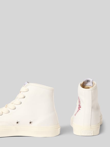 Produktfoto, High-Top-Sneaker mit Logo-Stitching von Kenzo in Creme, abgerundete Form, strukturierte Sohle, Label-Patch, Schnürverschluss, Damen High-Top-Sneaker, Größe 40, Absatzhöhe 3 cm, Schafthöhe 10 cm, seitliche und Rückansicht