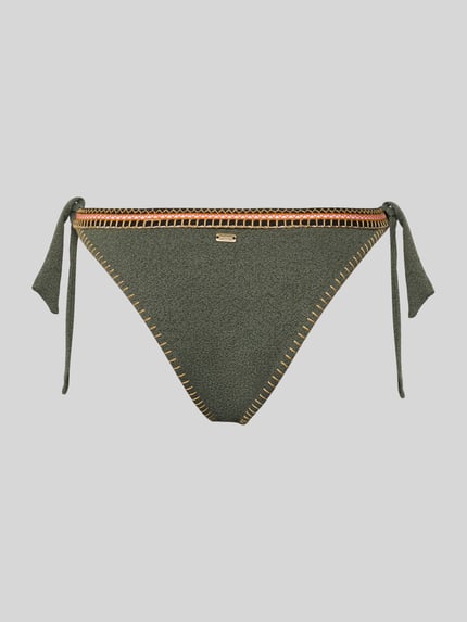 Produktfoto, Bikini-Slip mit Schnürung Modell 'SIMA SANTANY' von Banana Moon, oliwkowy, fakturowany materiał z elastyczną domieszką, dekoracyjne szwy, dopasowany krój