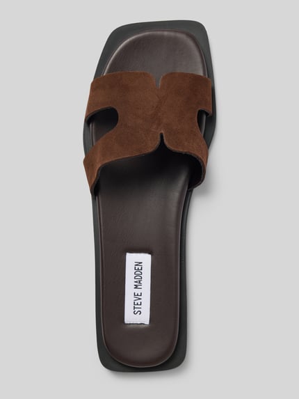 Produktfoto, Pantoletten aus echtem Rindsleder von Steve Madden, Optik: Unifarben, Schuhspitze: Quadratisch, Absatzform: flacher Blockabsatz, Label-Print, Sohle: Leicht strukturiert, Material: Rindsleder.
