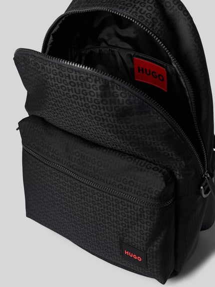 Produktfoto, schwarzer Rucksack mit Label-Detail Modell 'Ethon_JQ' von HUGO, Allover-Logomuster, glatte Struktur, Herren Rucksack von HUGO.