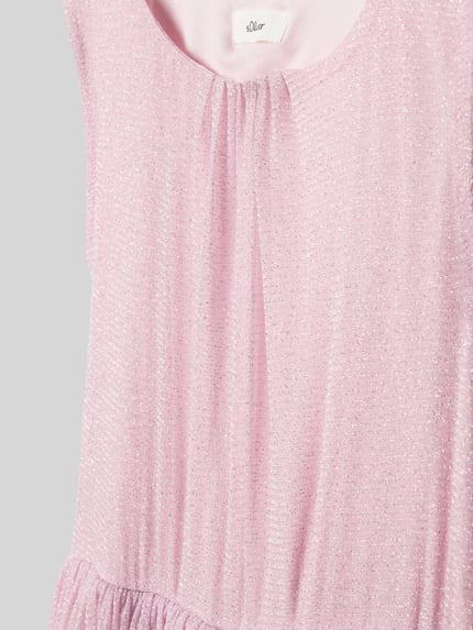 Productfoto, Tailliertes Freizeitkleid im Layer-Look van s.Oliver RED LABEL in effen lichtroze stretchmateriaal met glittertule, gerimpelde ronde hals, midi-lengte, brede bandjes.