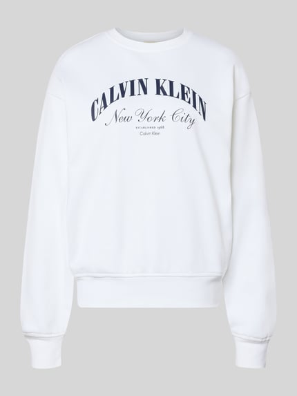 Produktfoto, weißes Sweatshirt mit Label-Print Modell 'GRAPHIC' von Calvin Klein Jeans, Rundhalsausschnitt, elastische Abschlüsse, lockere Passform