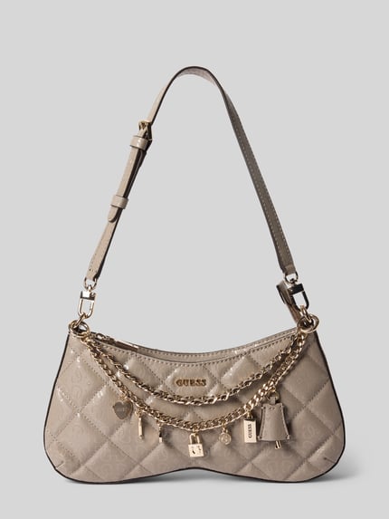 Produktfoto, Shoulder Bag mit Logo-Detail Modell 'Libby' von GUESS z główną przegrodą na zamek błyskawiczny, odpinanym paskiem na ramię, detalem z logo, w imitacji skóry, ozdobnym detalem; szerokość w rozmiarze 1: 30 cm, długość w rozmiarze 1: 16 cm, głębokość w rozmiarze 1: 5 cm, długość paska na ramię w rozmiarze 1: 55 cm.