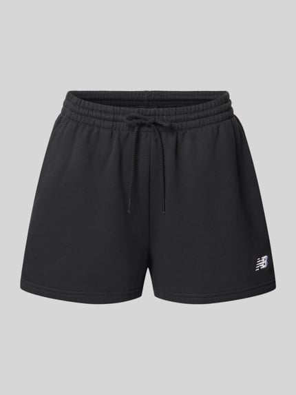 Produktfoto, Sweatshorts mit Label-Stitching von New Balance aus Baumwoll-Mix in Schwarz, Regular-Fit, elastischer Bund mit Kordelzug, sichtbare Textur