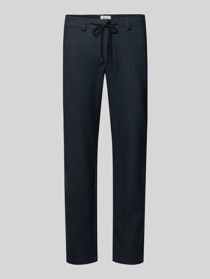 Produktfoto, dunkelblaue Tapered Fit Jogpants mit Viskose-Anteil Modell 'Phil KBE' von Brax, glatte Textur, Herren Schmale Hose von Brax