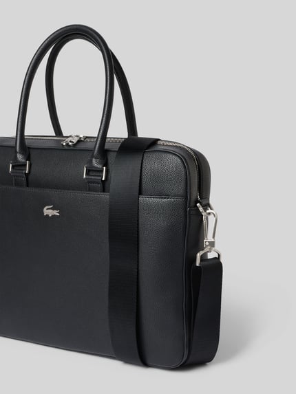 Produktfoto, Laptoptasche mit Logo-Detail von Lacoste aus schwarzem Leder mit silbernen Reißverschlüssen und glatter Textur, Herren Laptoptasche von Lacoste
