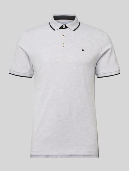 Produktfoto, Slim Fit Poloshirt mit Viskose-Anteil Modell 'Paulos' von JACK & JONES, mieszanka bawełny i wiskozy, krój slim fit, kołnierzyk polo, krótki rękaw, wyhaftowane logo, długość tyłu w rozmiarze M 72 cm