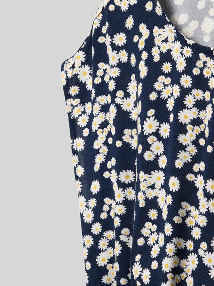Productfoto, Tailliertes Freizeitkleid aus reiner Viskose Modell 'ZALINA' van Only, donkerblauw met all-over bloemenmotief, popeline, boothals, knoopsluiting, mouwloos, midilengte, getailleerd, zachte textuur.