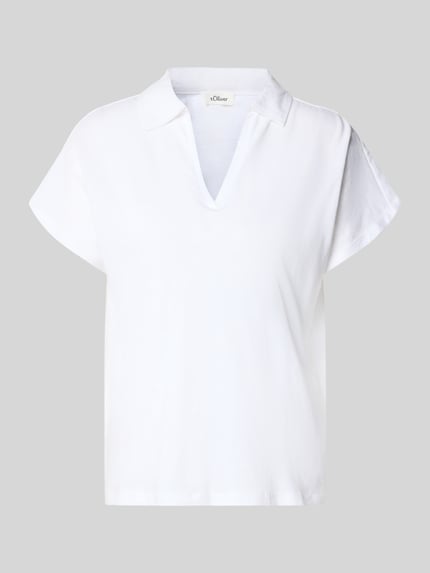 Produktfoto, weißes Regular Fit Poloshirt aus reiner Baumwolle von s.Oliver RED LABEL, schlichte Struktur, glatte Oberfläche.